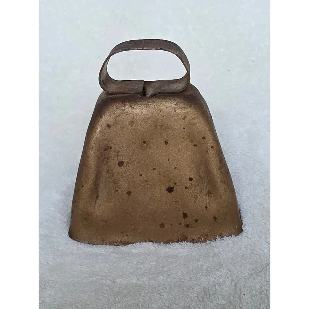 Vintage Rustic Metal Cowbell Antique Farmhouse Decor Primitive Bell with Clapper